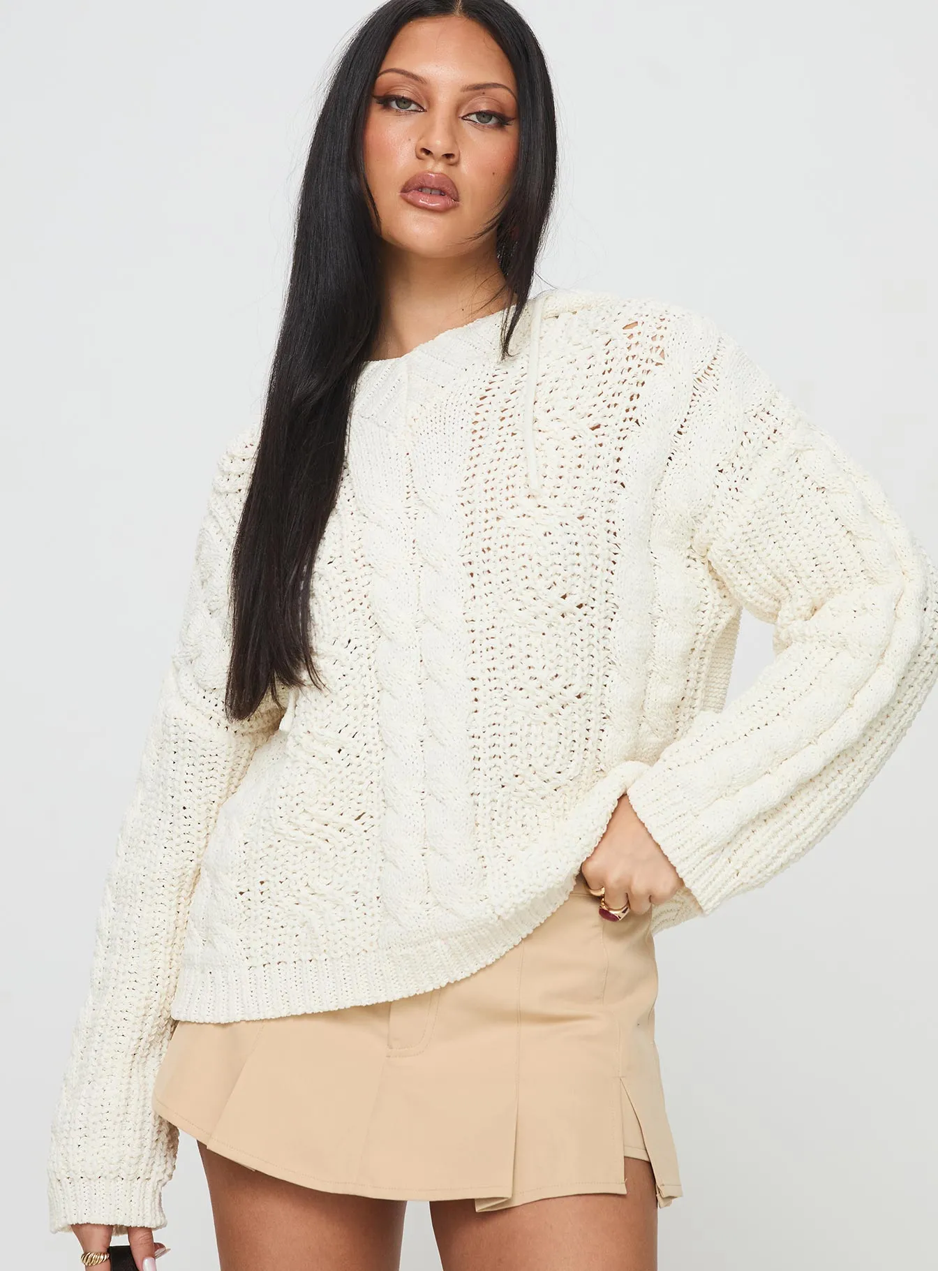 Ozbarne Hooded Cable Knit Sweater Cream