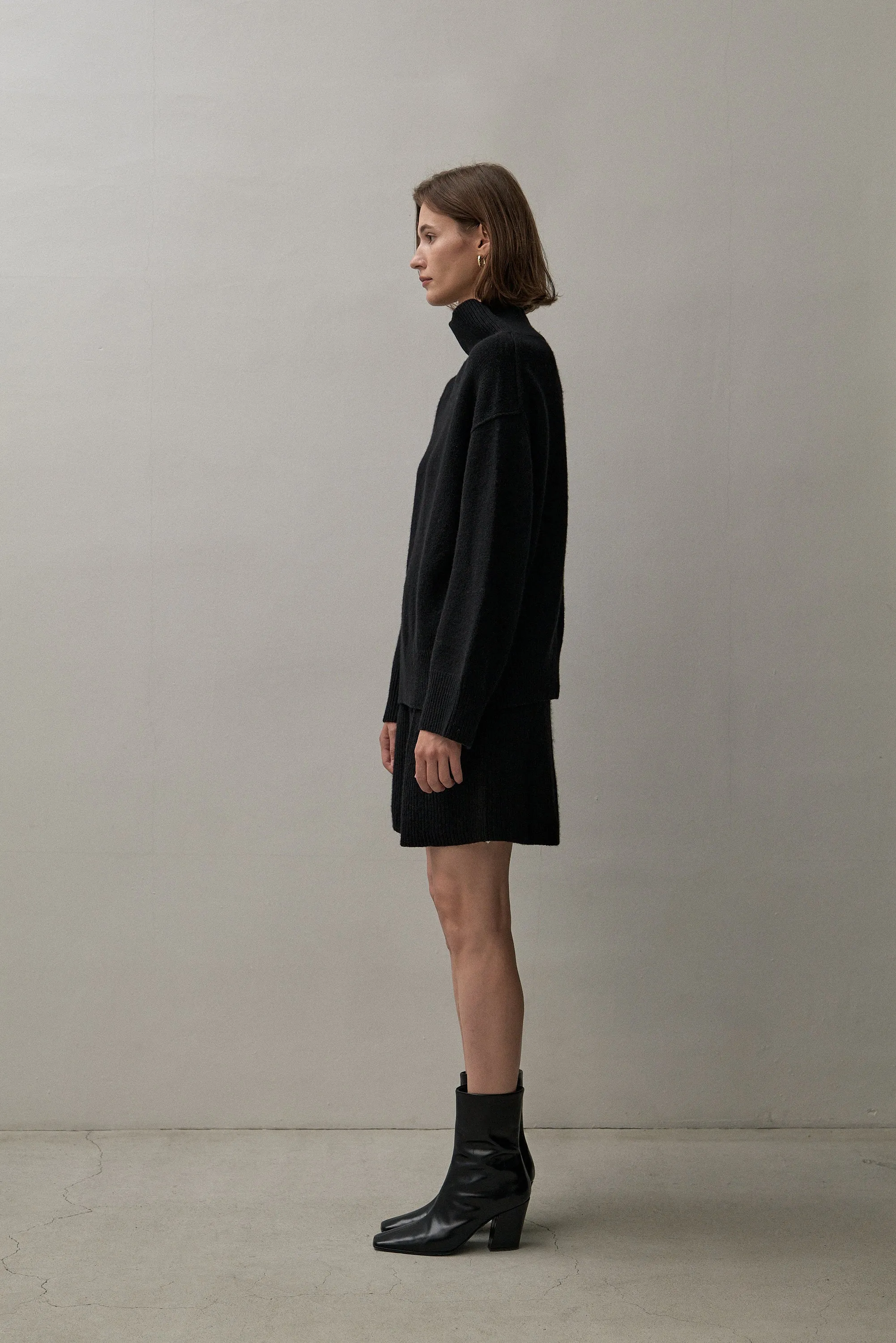 THE CLASSIC TURTLENECK - BLACK